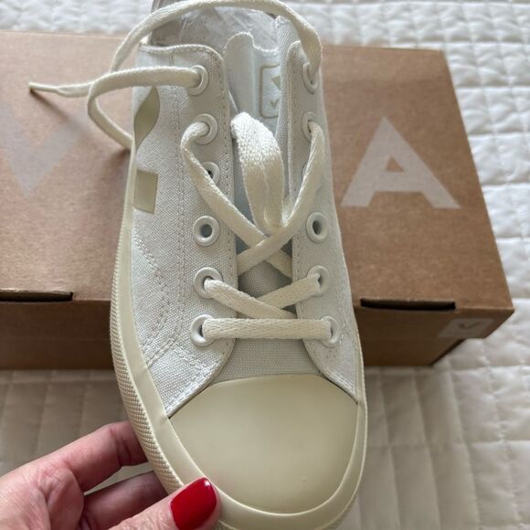 NWT Veja Wata II Low Canvas Shoes in White Size 9 - Picture 5 of 7